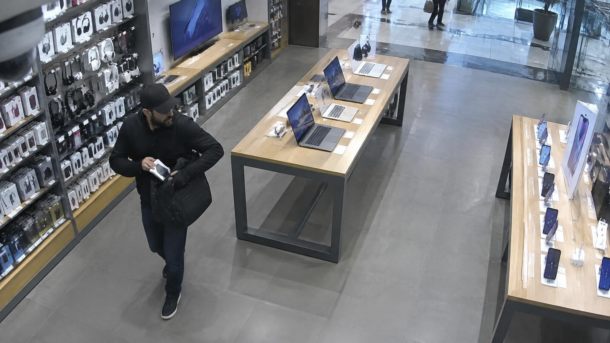 thief in store