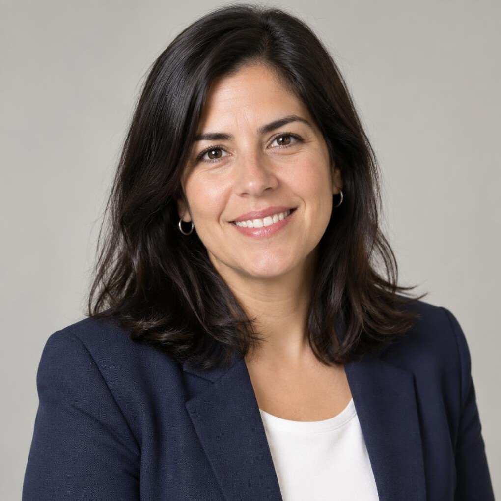 Portrait of a Latina woman editor in her forties